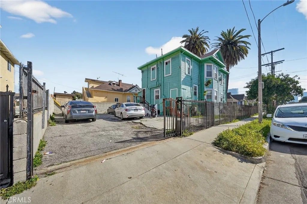 Photo of 1153 S Westlake Ave, Los Angeles, CA 90006 (MLS # DW26016671)
