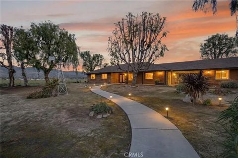 Photo of 772 Smith Rd, Hemet, CA 92544 (MLS # SW26048961)