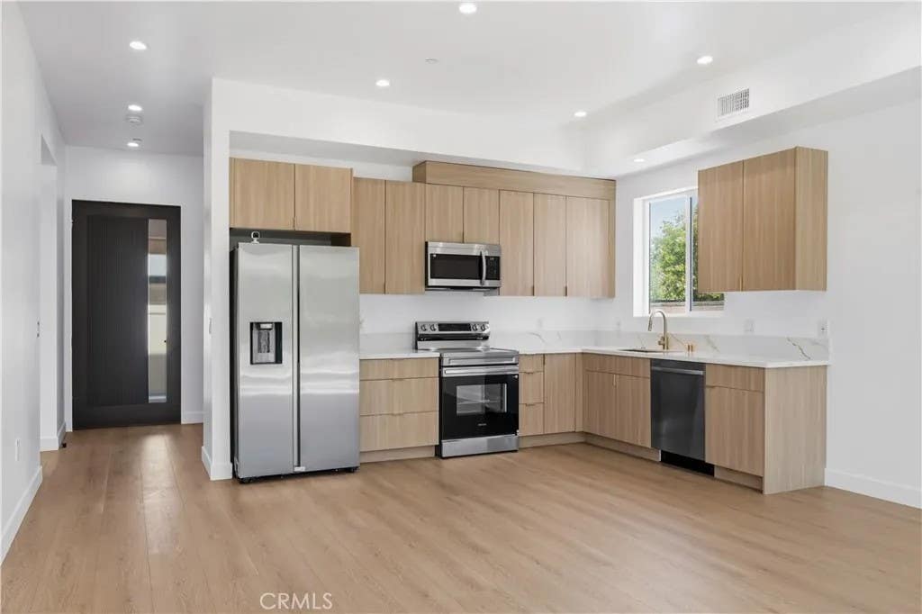 Photo of 10051 Amestoy Avenue, Northridge, CA 91325 (MLS # SR26112269)