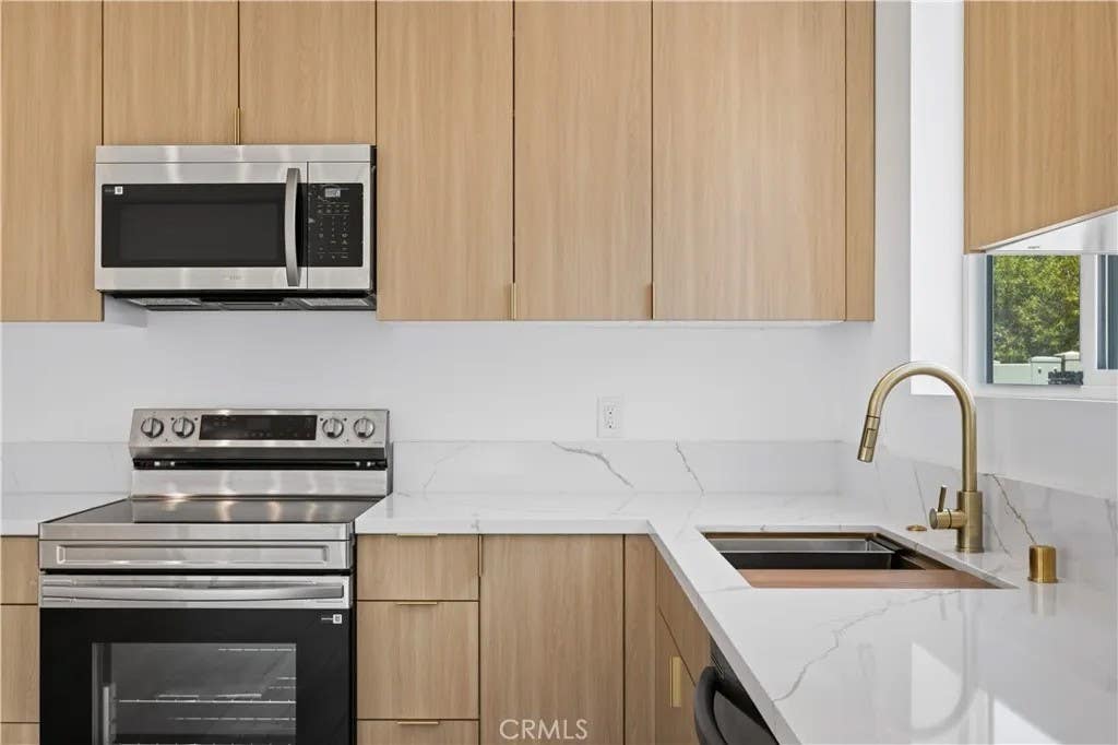 Photo of 10051 Amestoy Avenue, Northridge, CA 91325 (MLS # SR26112269)