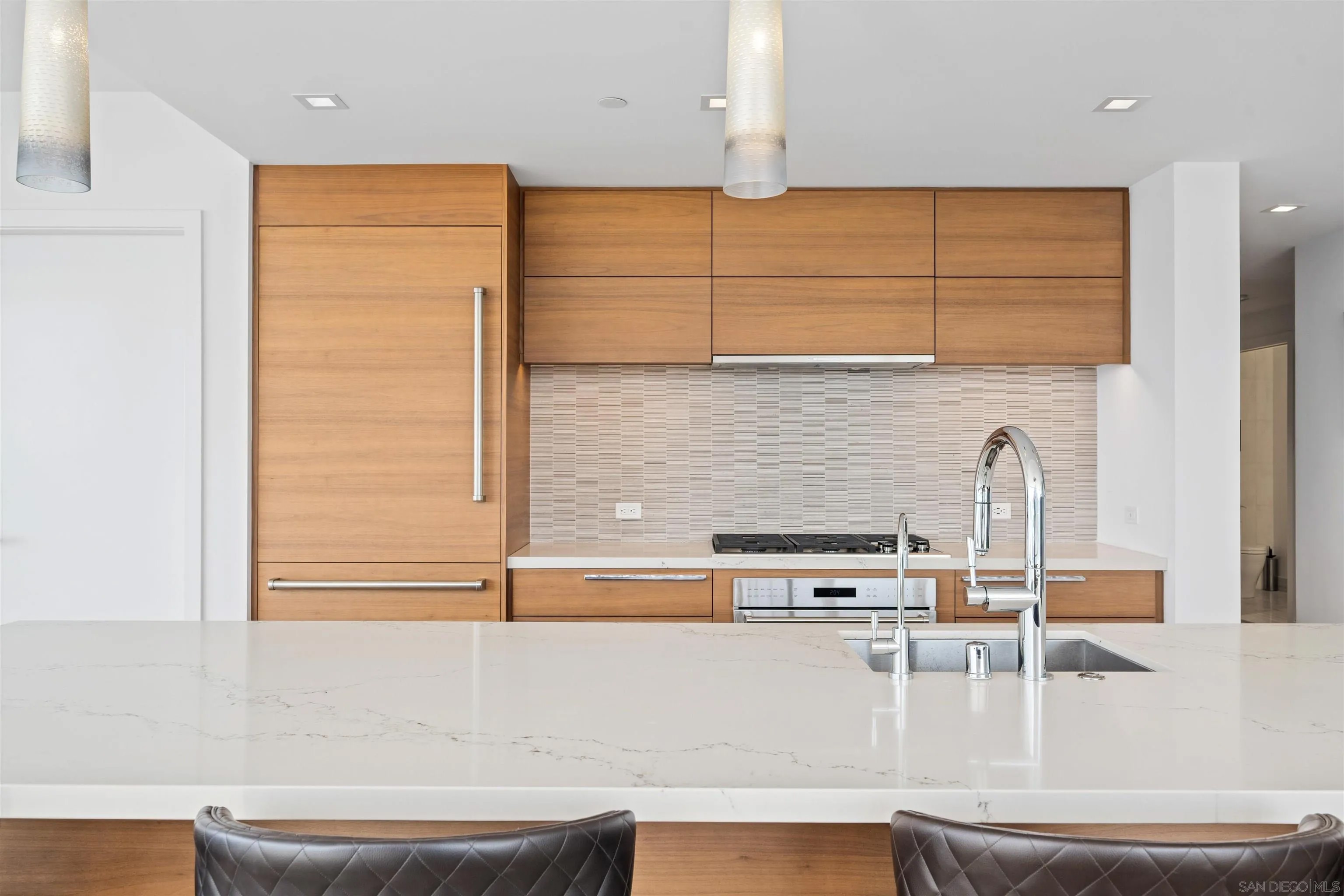 888 W E ST 1302