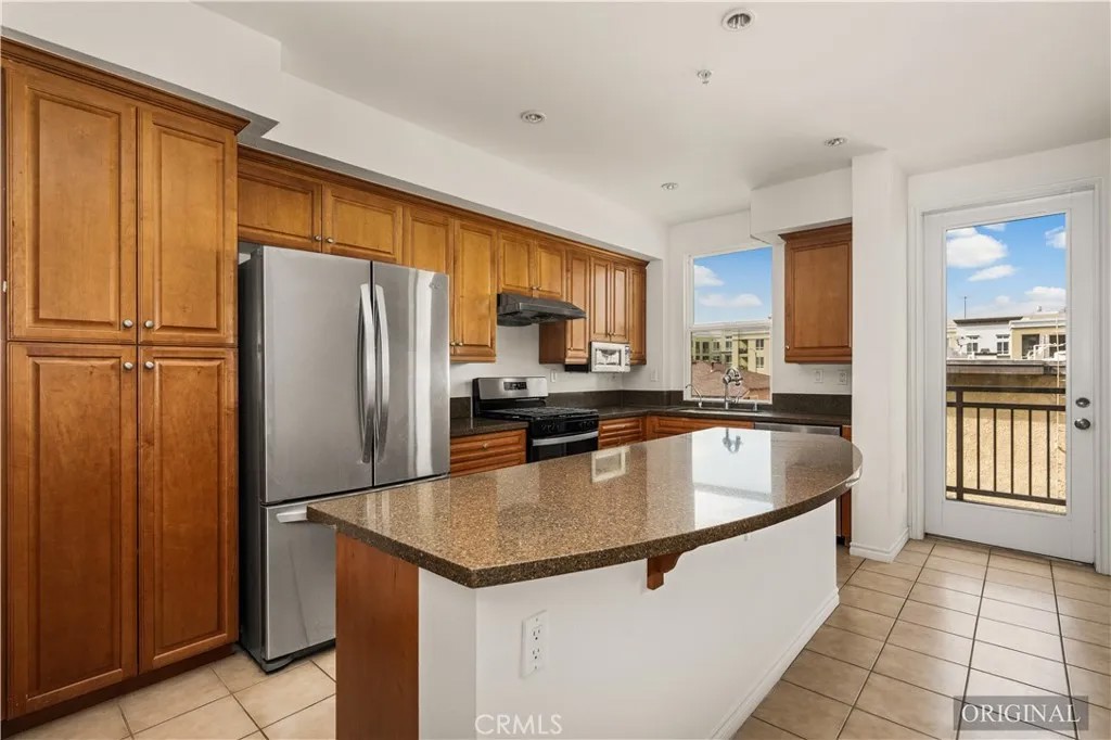 85 E Commonwealth Avenue 3D