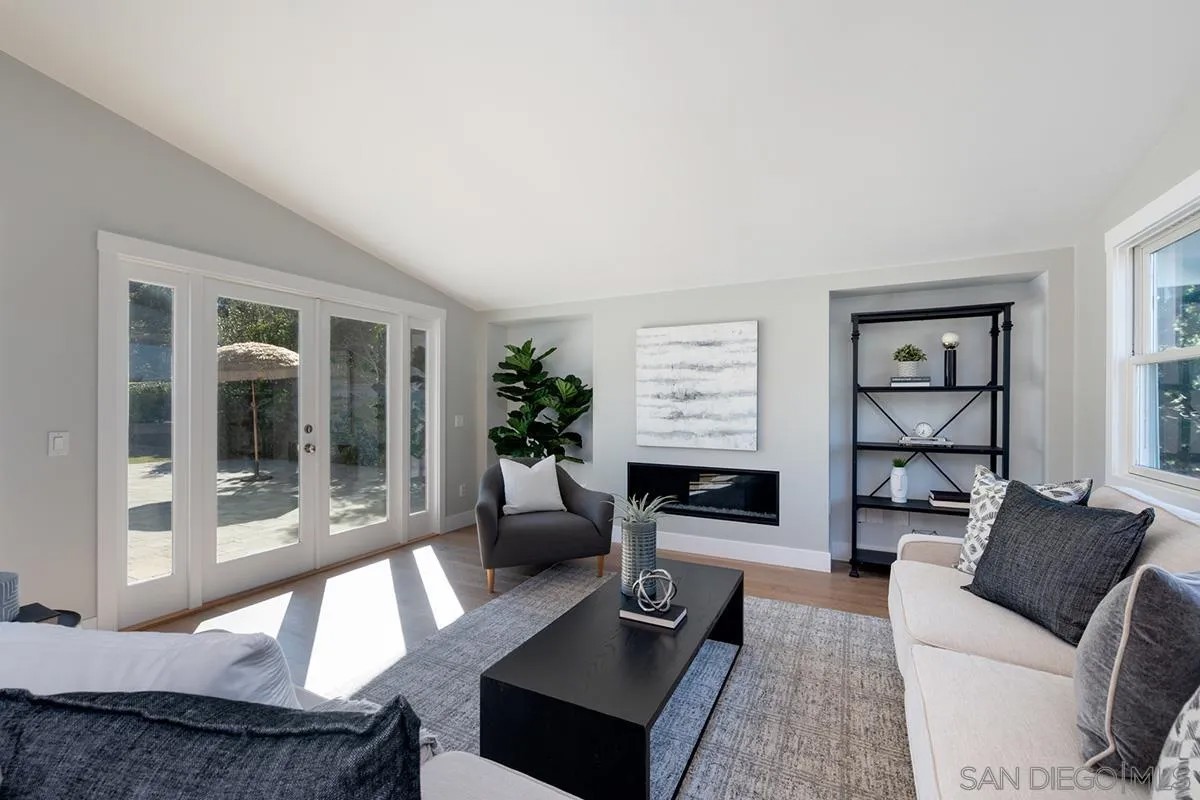 3077 Ducommun Avenue