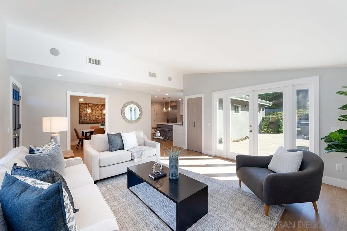 3077 Ducommun Avenue