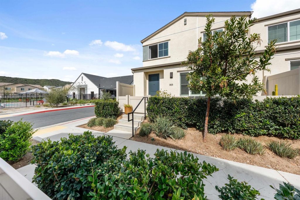 Photo of 303 Citrine Trails, Fallbrook, CA 92028 (MLS # 260004224)