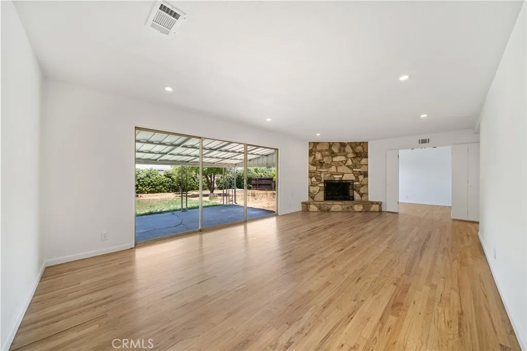1625 Victoria Drive