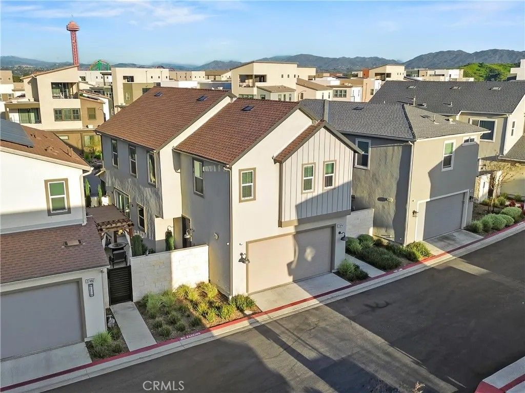 Photo of 27478 Boulderview Way, Valencia, CA 91381 (MLS # SR26025905)