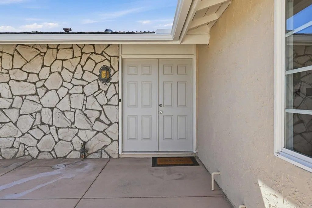 8243 Hydra Lane