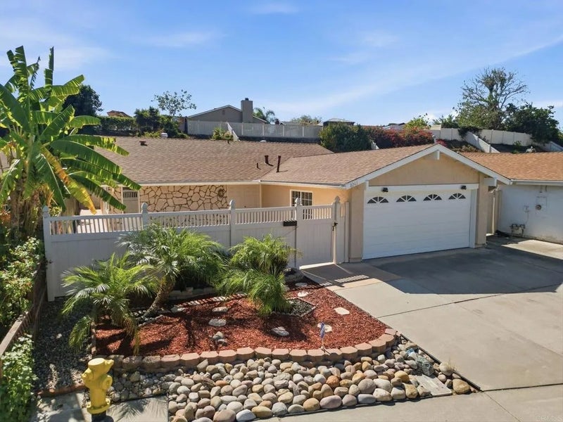 8243 Hydra Lane