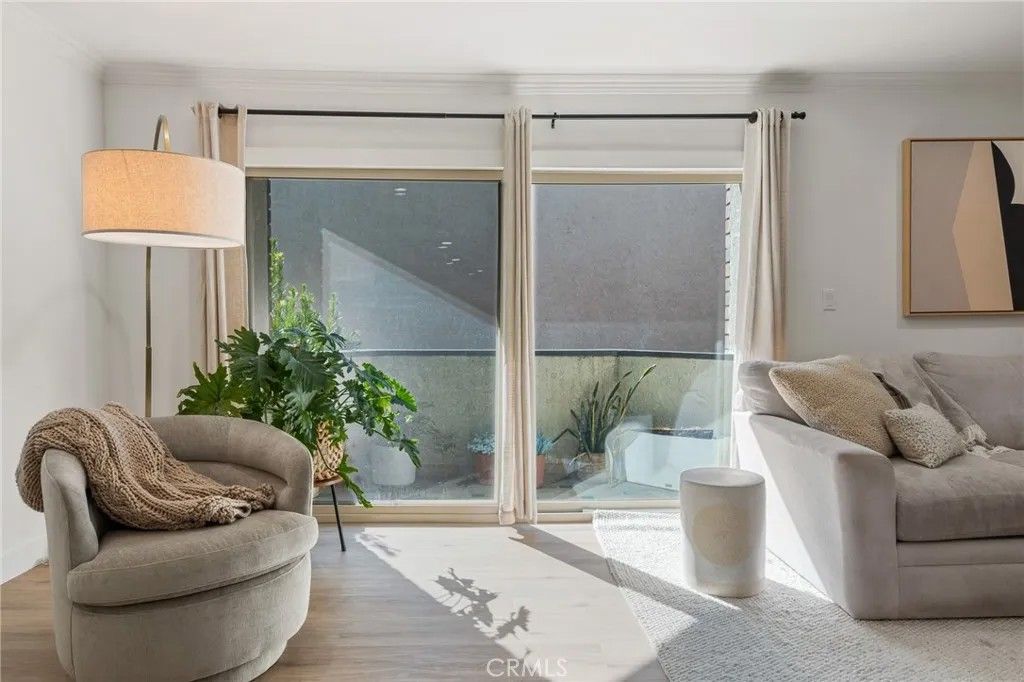 Photo of 5440 Lindley Ave #201, Encino, CA 91316 (MLS # SR25246306)