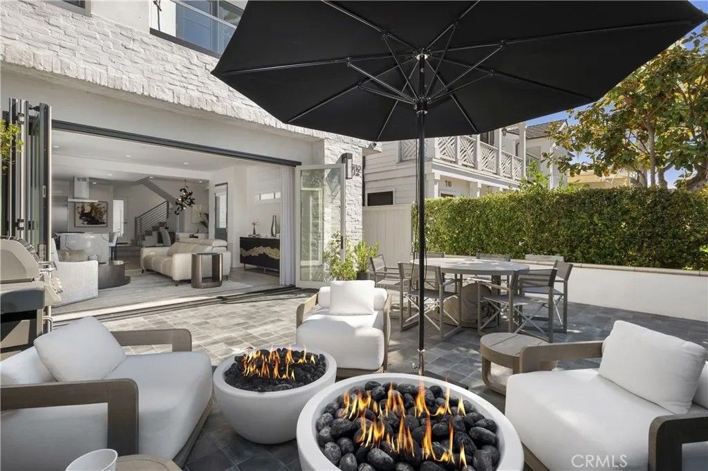 Photo of 712 Marguerite Ave, Corona Del Mar, CA 92625 (MLS # NP25260144)