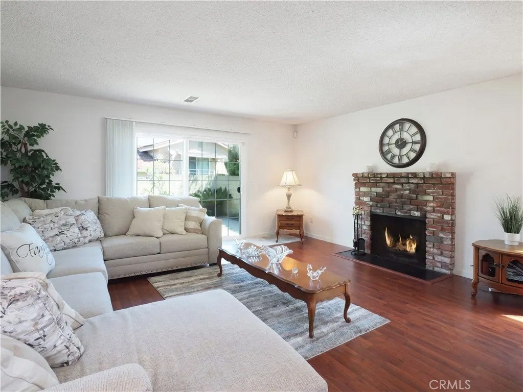 1047 Ashbridge