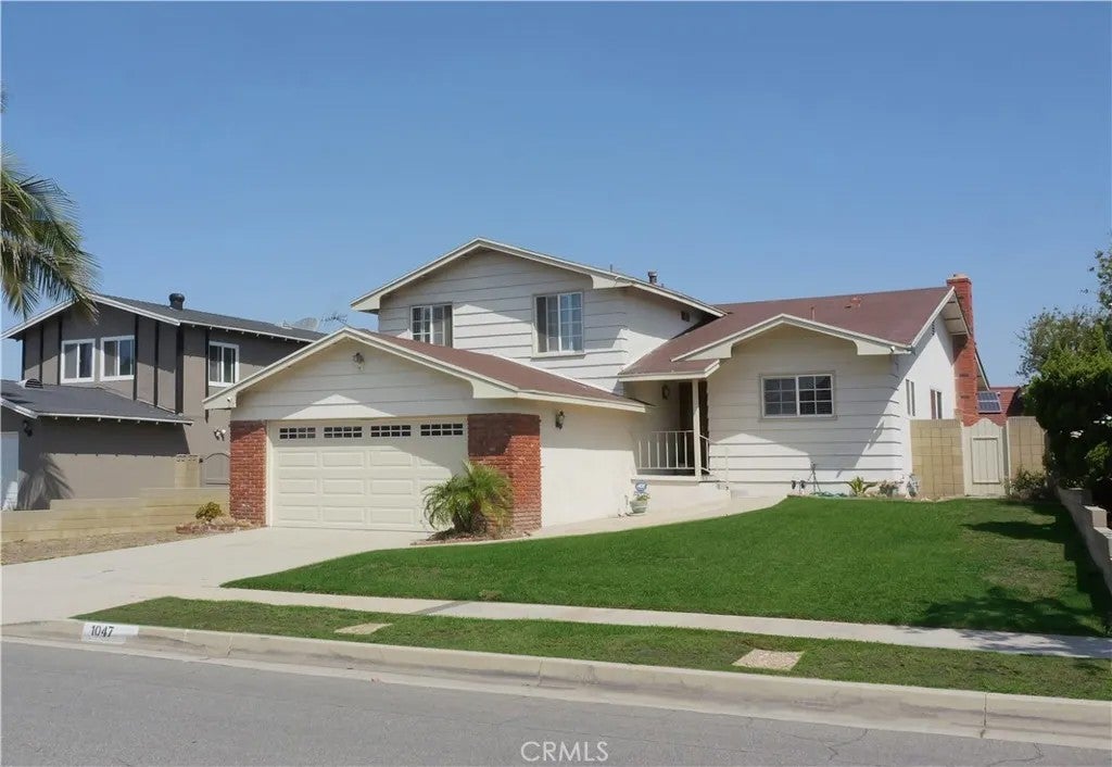 1047 Ashbridge