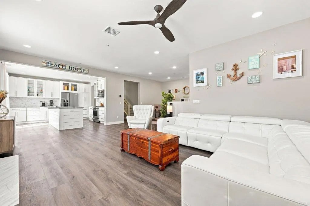 4318 Pacifica Way 2