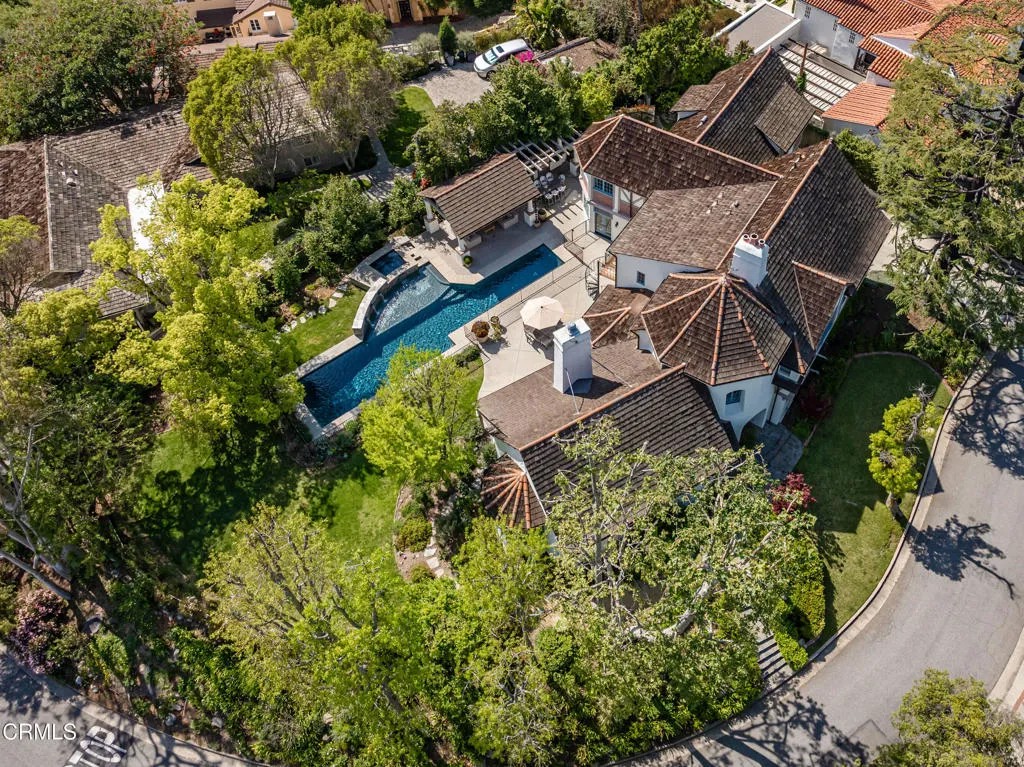 233 Hillside Road