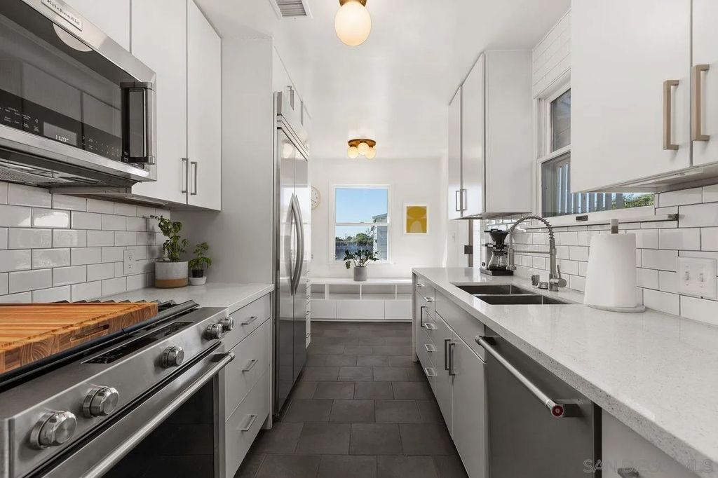 Photo of 1609 Lopez St, Oceanside, CA 92054 (MLS # 260001447)