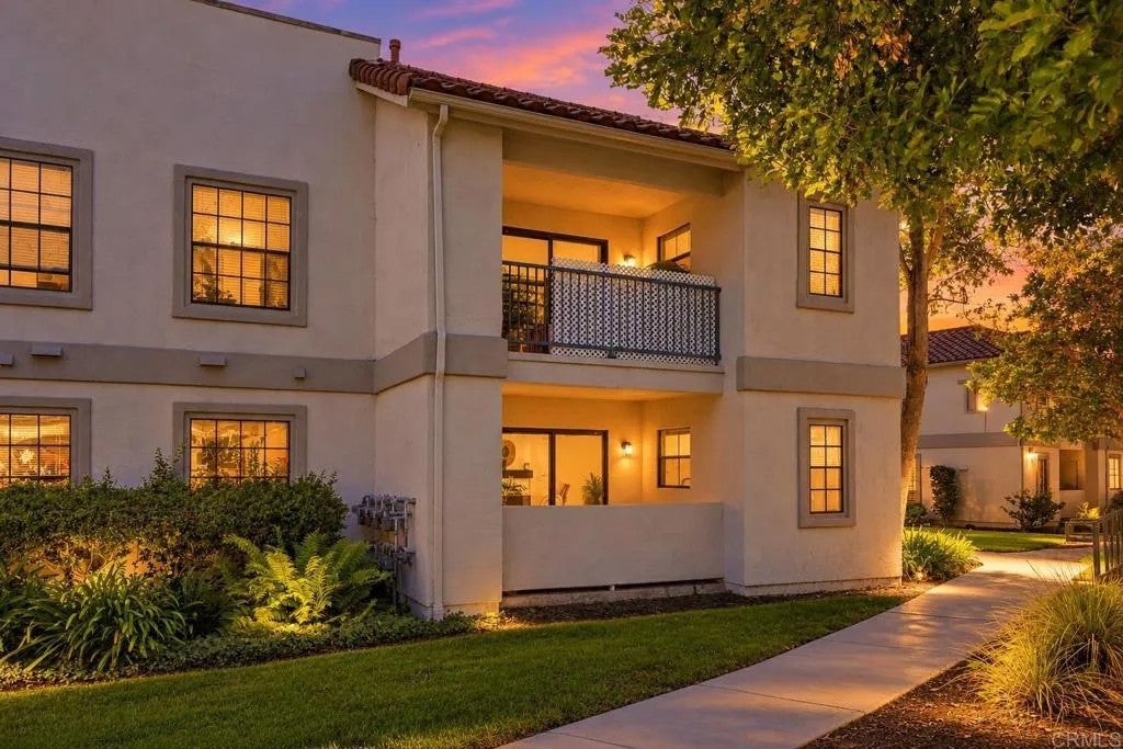10329 Azuaga Street 257