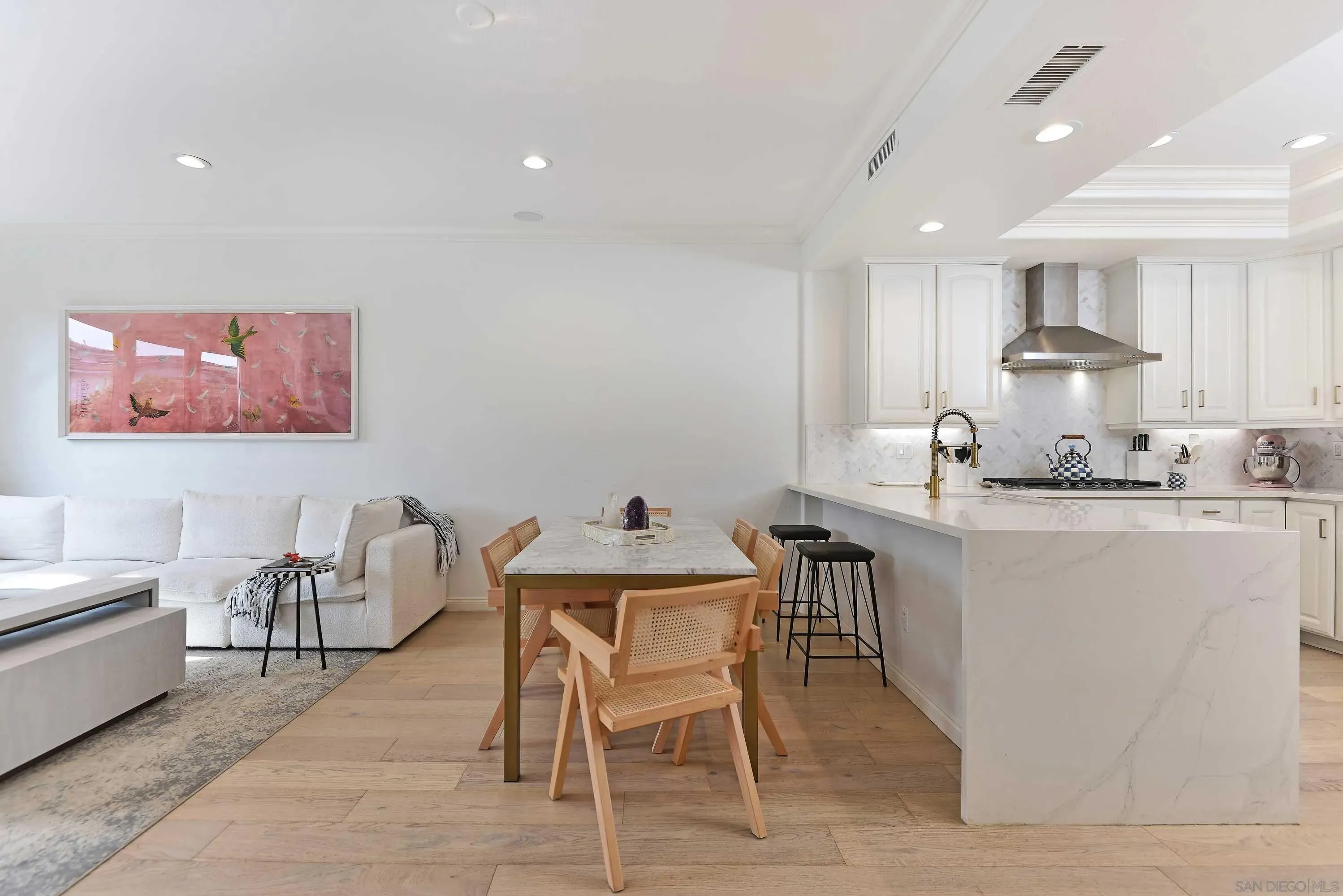 La Jolla, California 92037, United States, 3 Bedrooms Bedrooms, ,3 BathroomsBathrooms,Residential,Active,241036