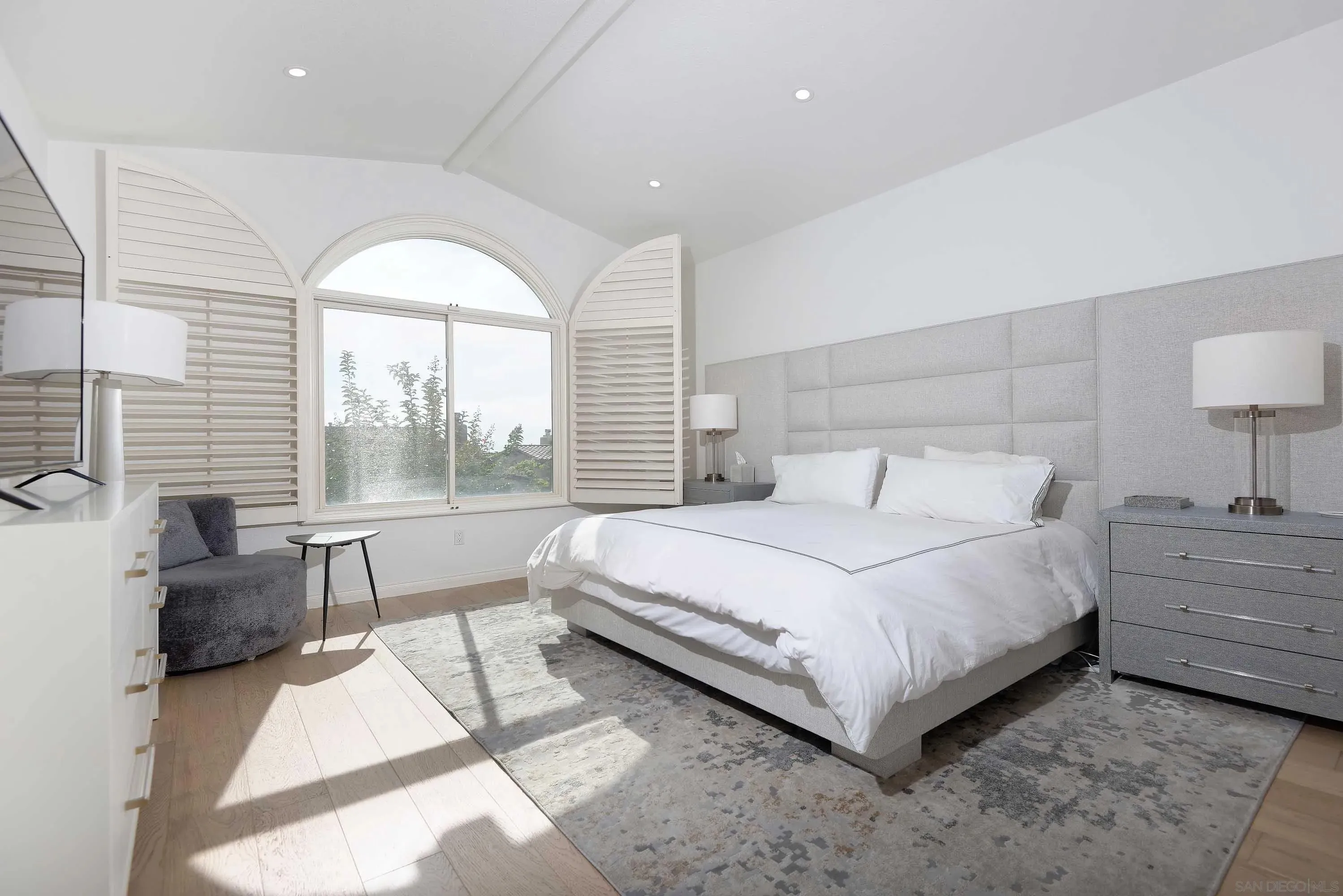 La Jolla, California 92037, United States, 3 Bedrooms Bedrooms, ,3 BathroomsBathrooms,Residential,Active,241036