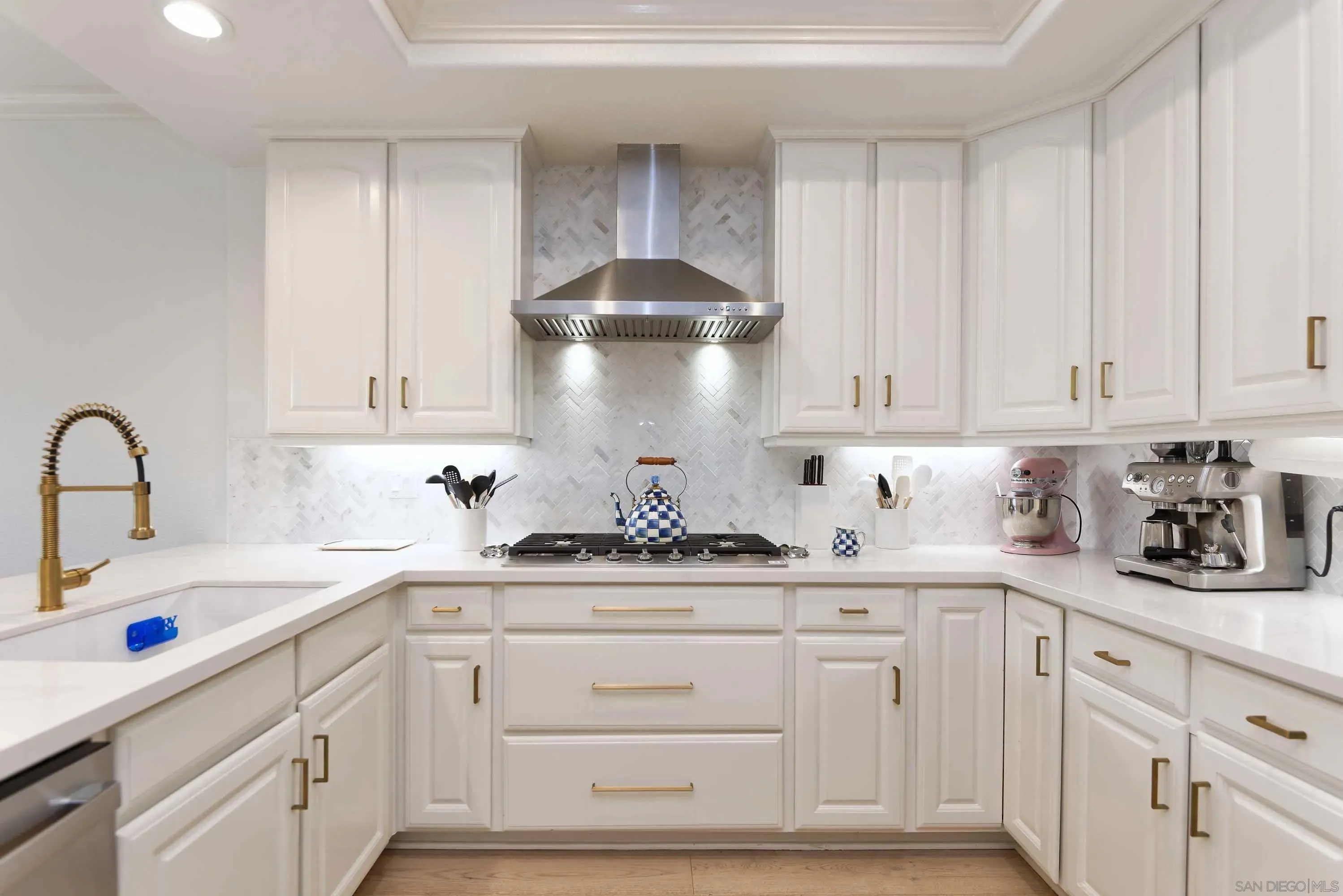 La Jolla, California 92037, United States, 3 Bedrooms Bedrooms, ,3 BathroomsBathrooms,Residential,Active,241036