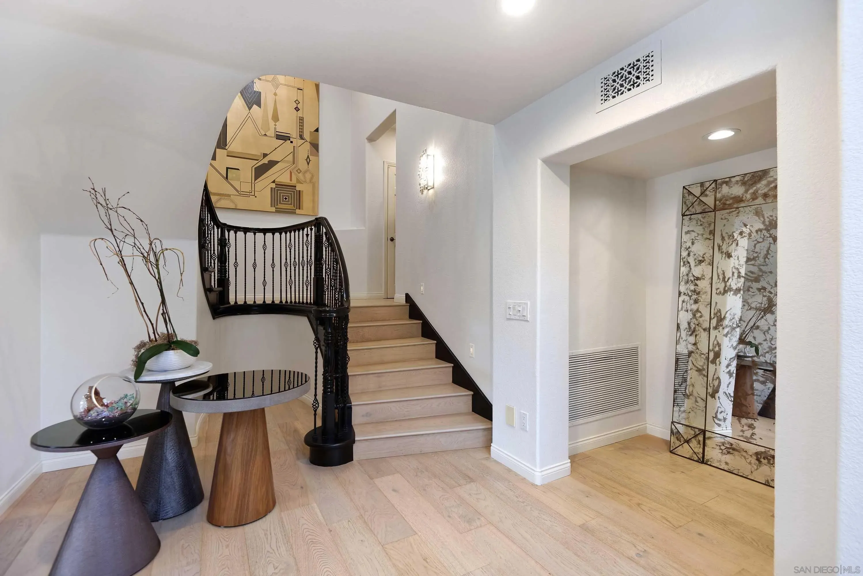 La Jolla, California 92037, United States, 3 Bedrooms Bedrooms, ,3 BathroomsBathrooms,Residential,Active,241036