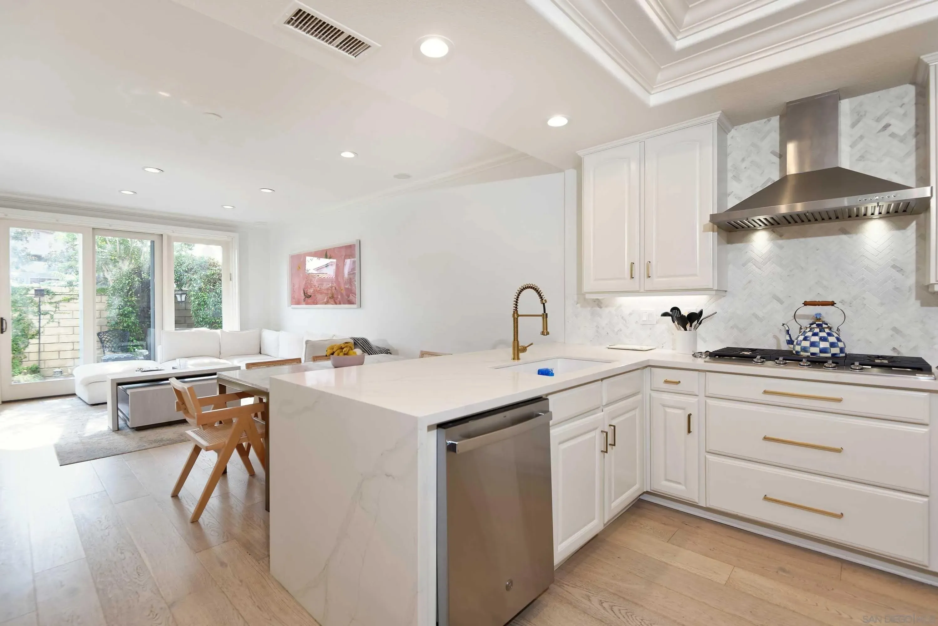 La Jolla, California 92037, United States, 3 Bedrooms Bedrooms, ,3 BathroomsBathrooms,Residential,Active,241036