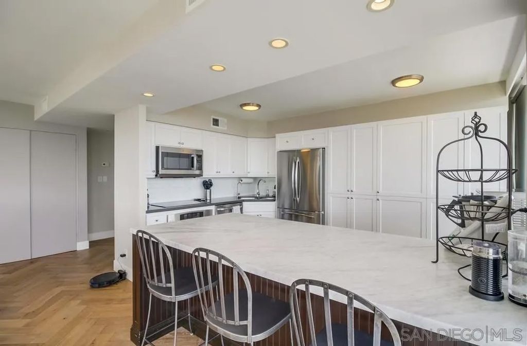 Photo of 1770 Avenida Del Mundo #1004, Coronado, CA 92118 (MLS # 250045549)