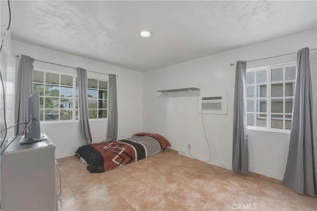 6626 Riverton