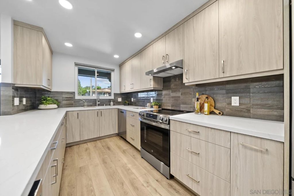 Photo of 6629 Glidden St, San Diego, CA 92111 (MLS # 2601076)