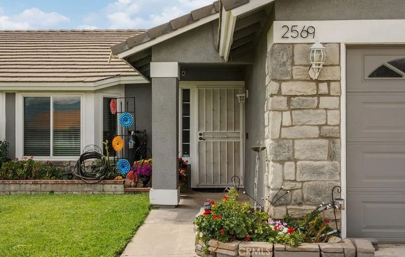 2569 W Plaza Serena Drive