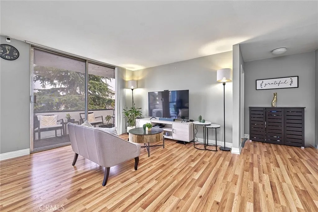 244 S La Fayette Park 301