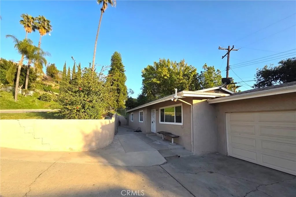 16060 Las Vecinas Drive