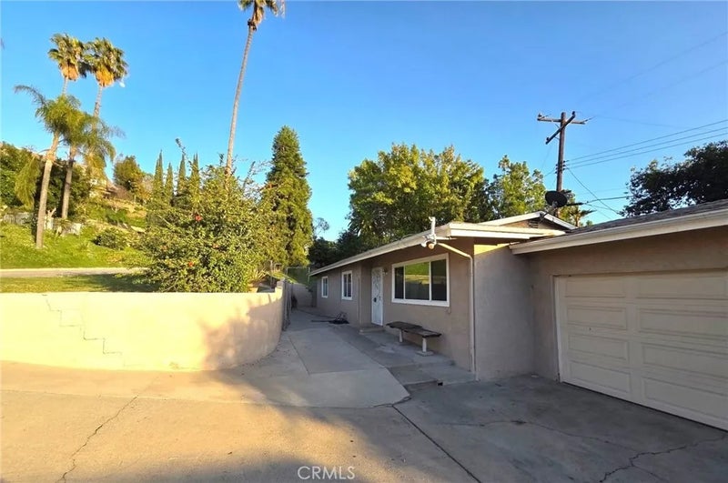 16060 Las Vecinas Drive