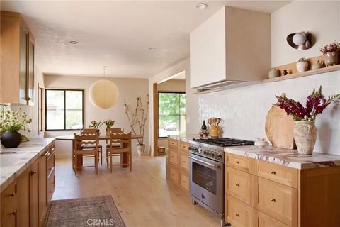 Tiny photo for 4367 Rising Hill, Altadena, CA 91001 (MLS # WS25251711)