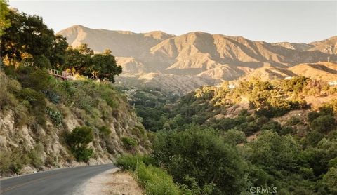 Tiny photo for 4367 Rising Hill, Altadena, CA 91001 (MLS # WS25251711)