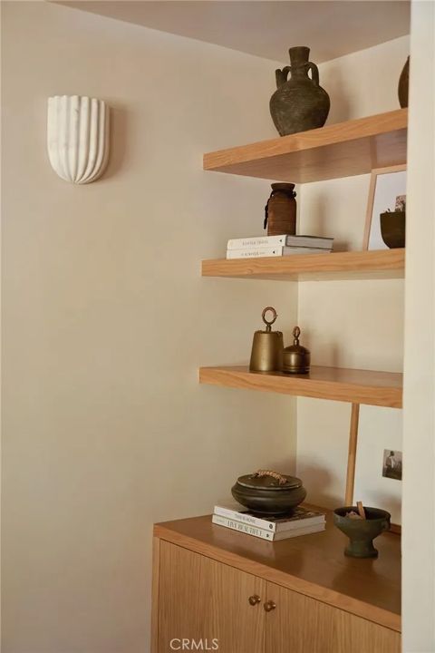 Tiny photo for 4367 Rising Hill, Altadena, CA 91001 (MLS # WS25251711)