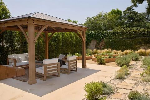 Tiny photo for 4367 Rising Hill, Altadena, CA 91001 (MLS # WS25251711)