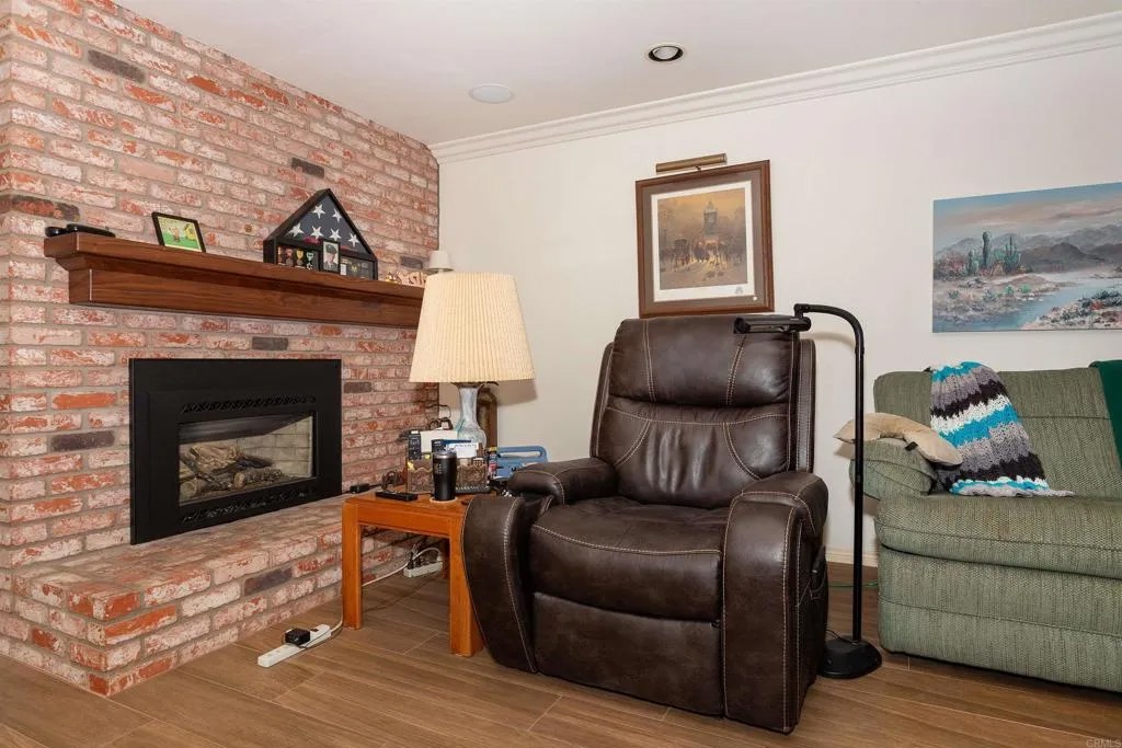 4906 VIA HINTON
