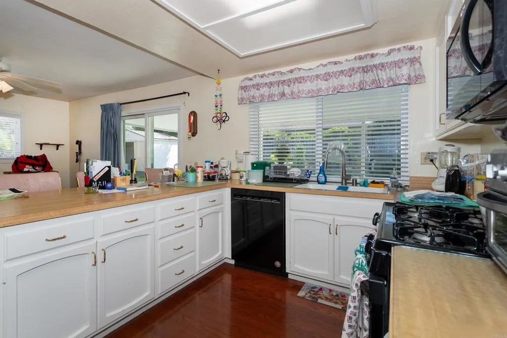 4906 VIA HINTON