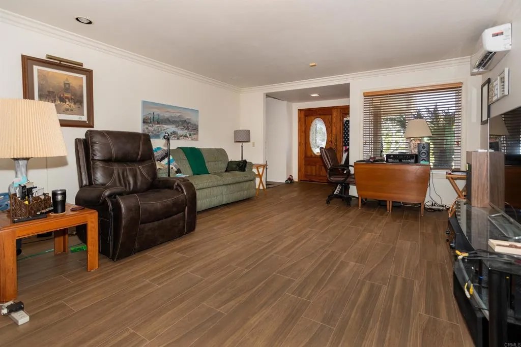 4906 VIA HINTON