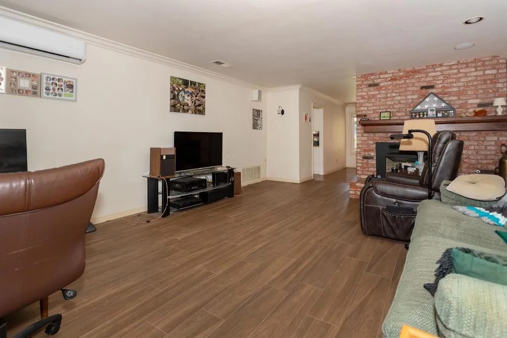4906 VIA HINTON