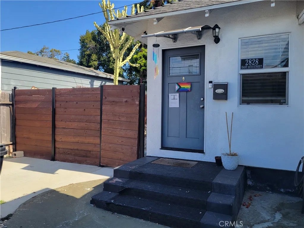 2828 E 10th