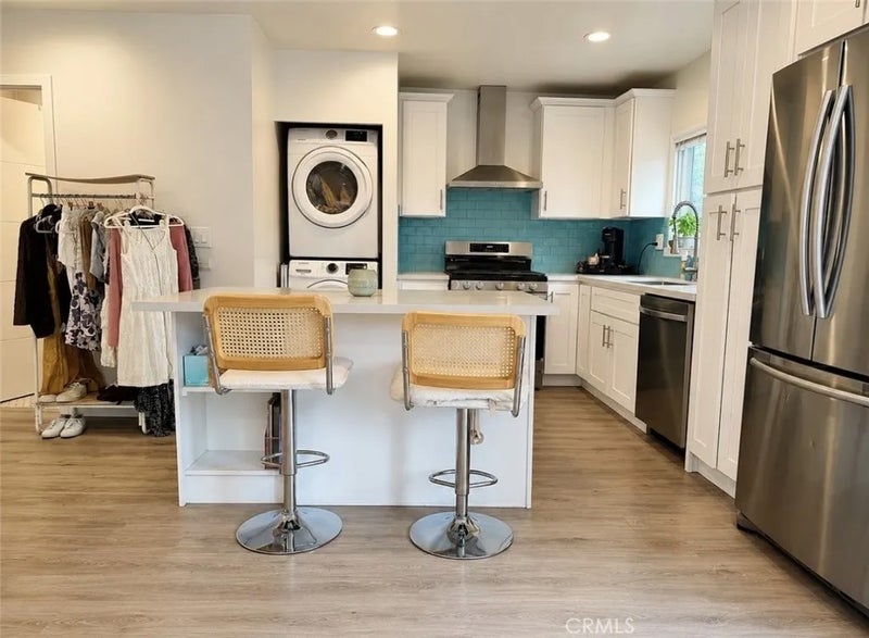 3422 Holyoke