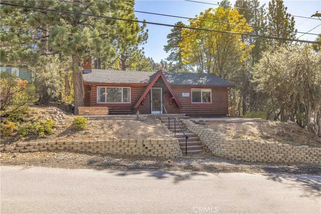 Photo of 41063 Pennsylvania Ave, Big Bear Lake, CA 92315 (MLS # OC25245747)
