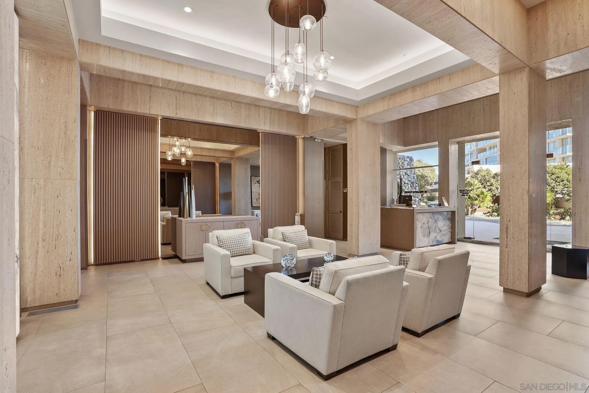 1810 Avenida del Mundo 703