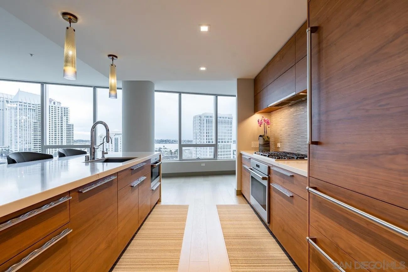 888 W E Street 1604