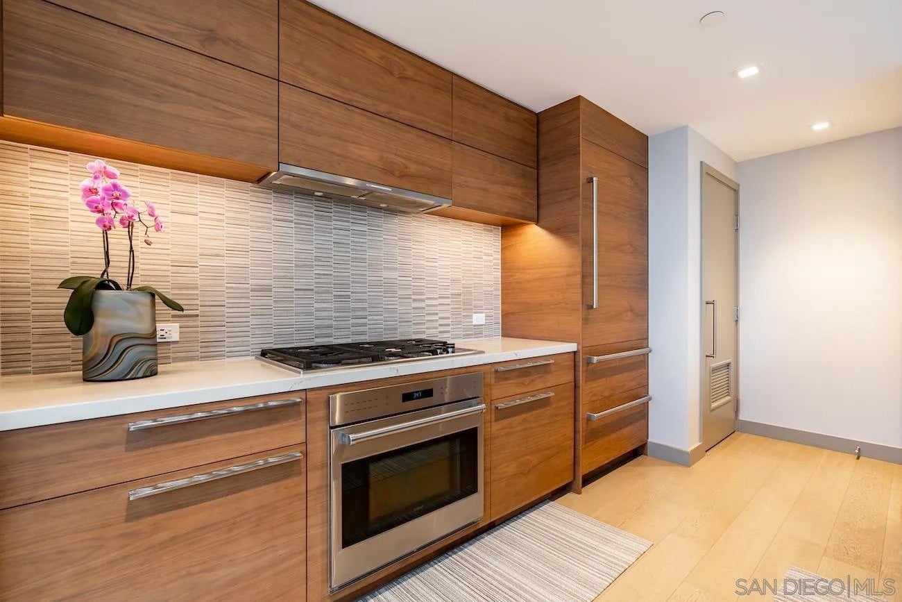 888 W E Street 1604