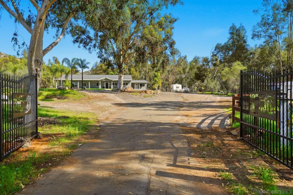 Photo of 9965 Dunbar Lane, El Cajon, CA 92021 (MLS # 260002949)