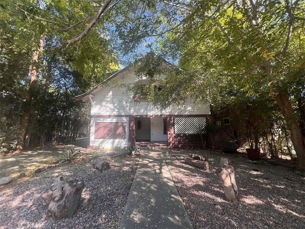 Photo of 136 N Bonnie Avenue #C, Pasadena, CA 91106 (MLS # AR25234987)