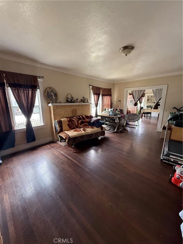 1403 Elm